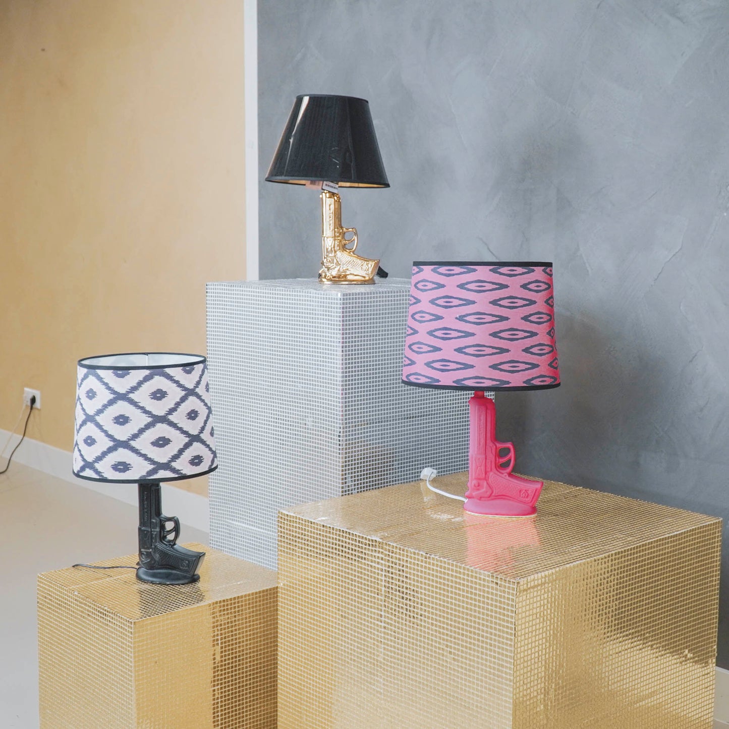 Lamp - Pistool - Keramiek - Zwart - 15x9x32cm
