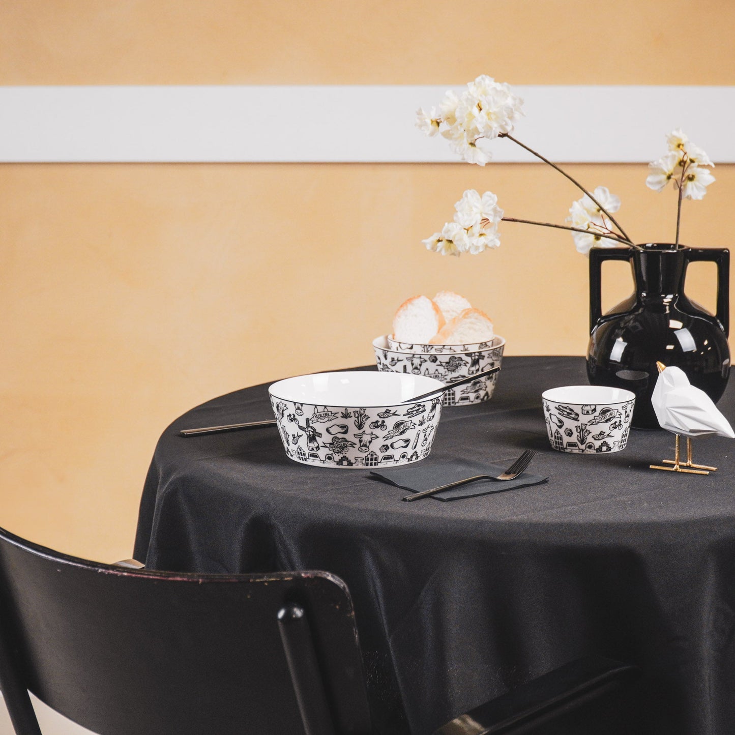 Schaal - Dutch Black - Newbone China - 17,5x17,5x6,5cm