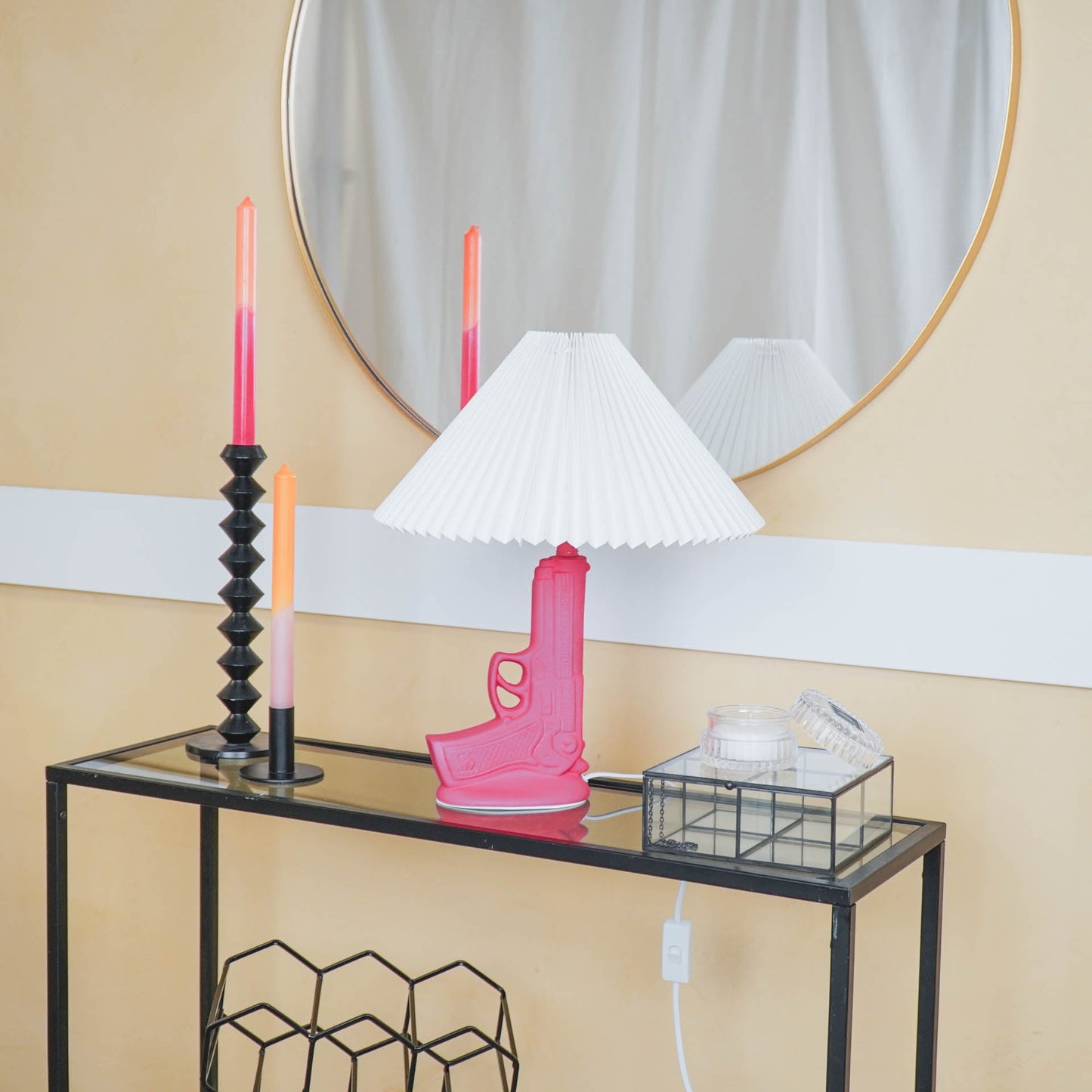 Tafellamp - Pistool - Keramiek - Neon Roze - 15x9x32cm