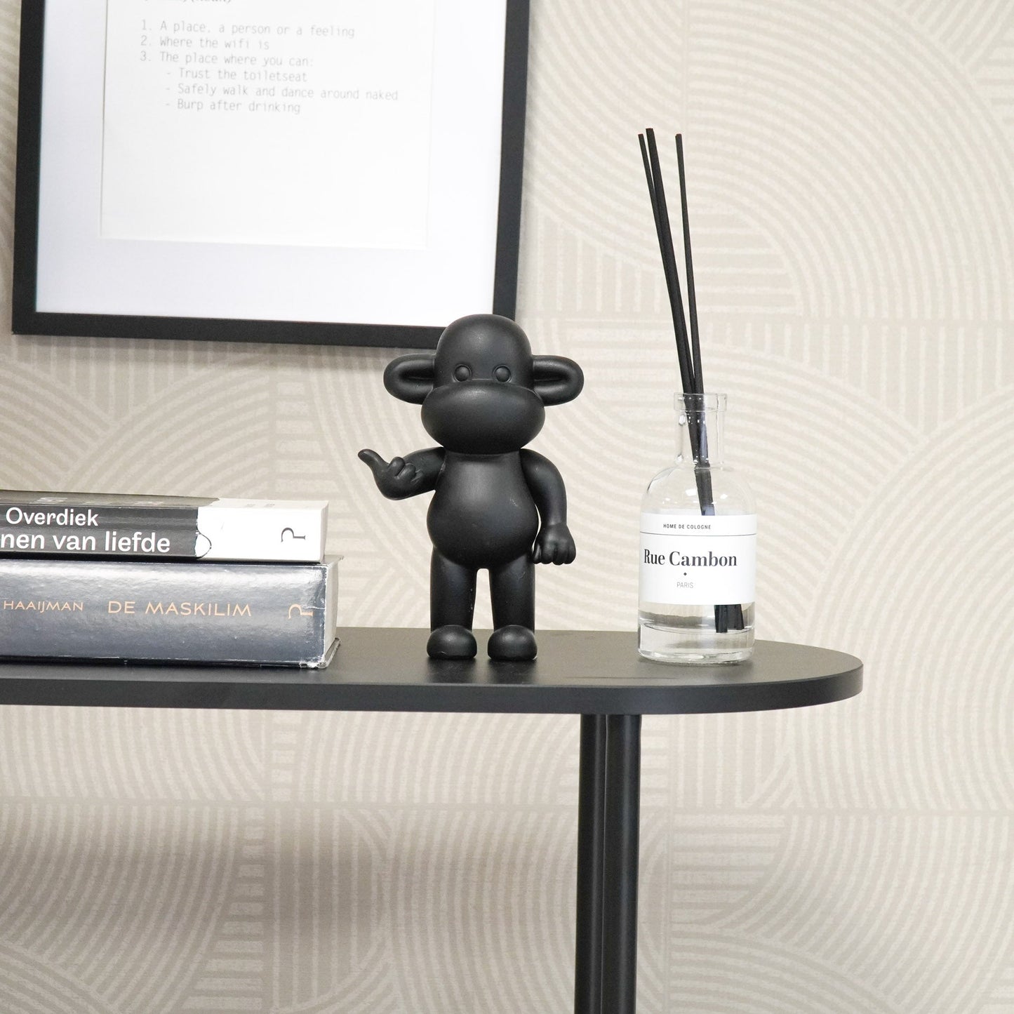 Ornament - Hang loose Aap Beeld 'The Legend' - Polyresin - Zwart - 11x7x19cm