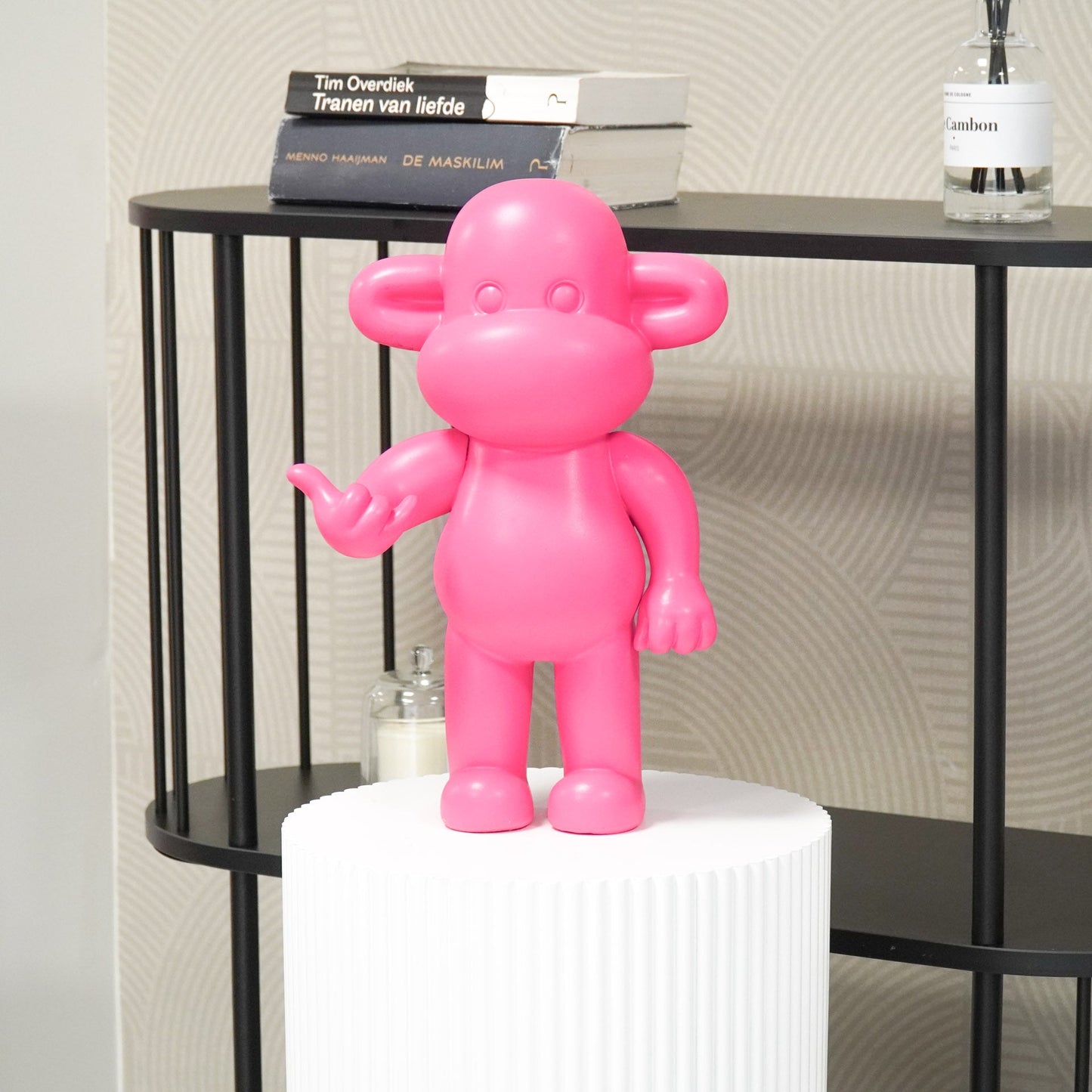 Ornament - Hang loose Aap Beeld 'The Legend' - Polyresin - Roze - 33x21x50cm