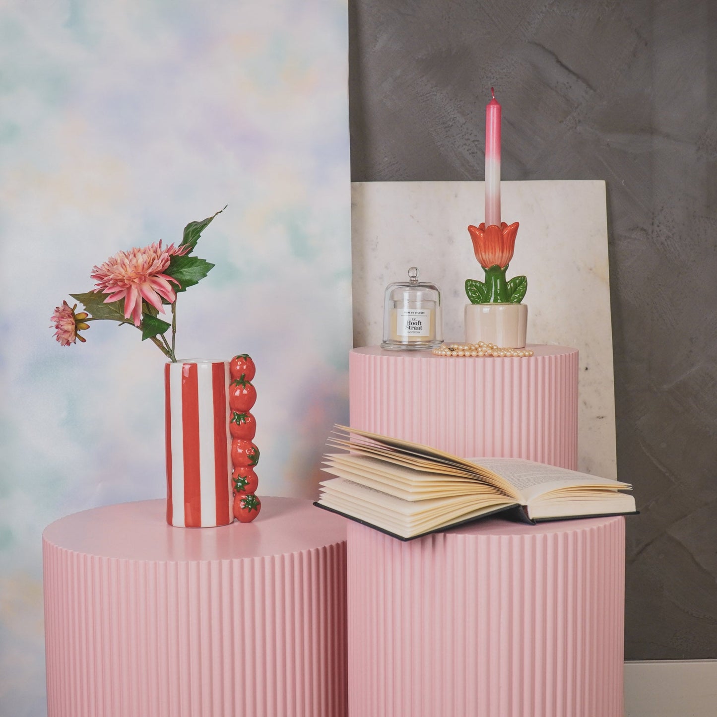 Vaas- Bloemenvaas Aardbeienrand- Dolomiet - Rood/ Wit - 12x12x21cm