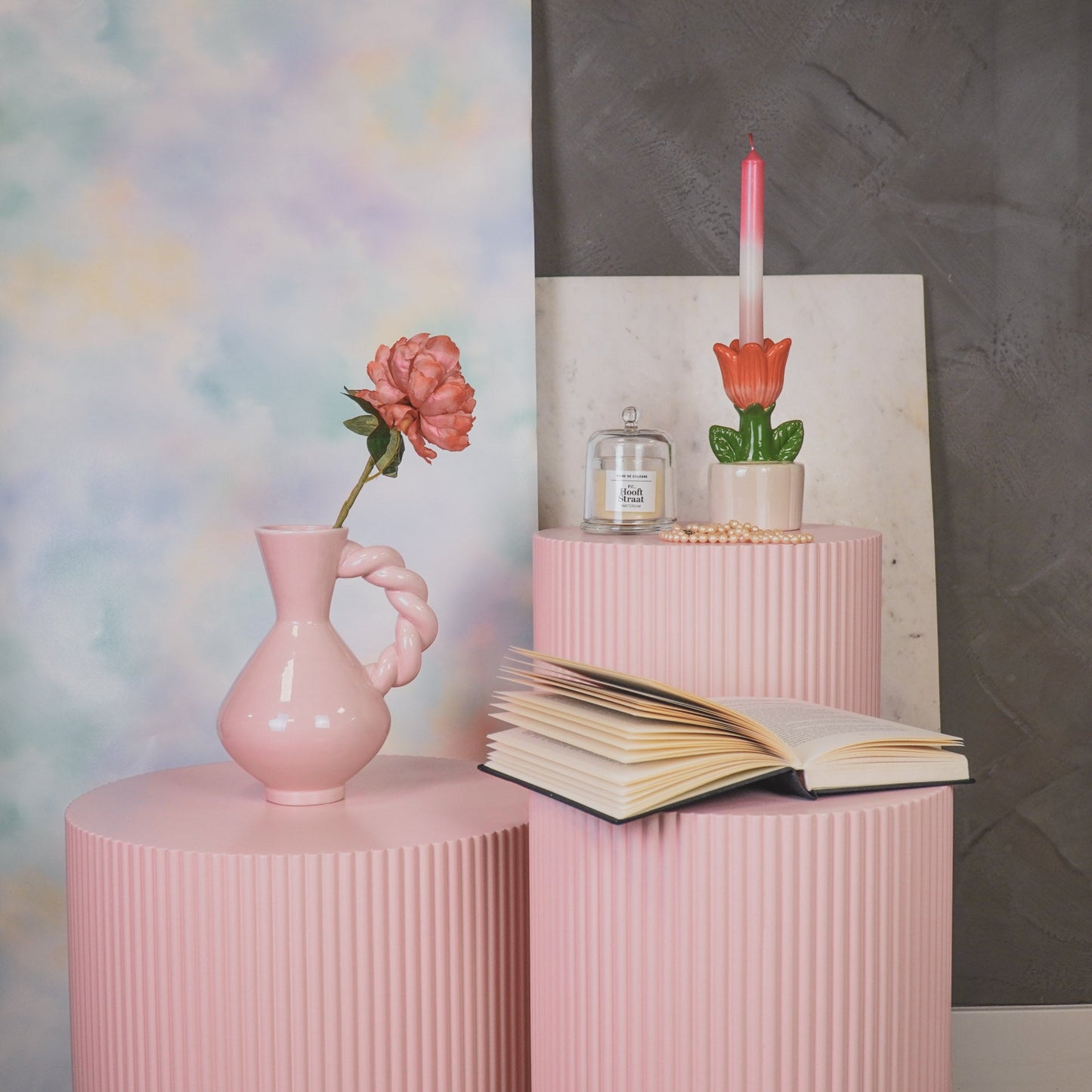 Vaas- Kruik met Gedraaid Handvat- Dolomiet- Roze-17,5x13,5x22cm