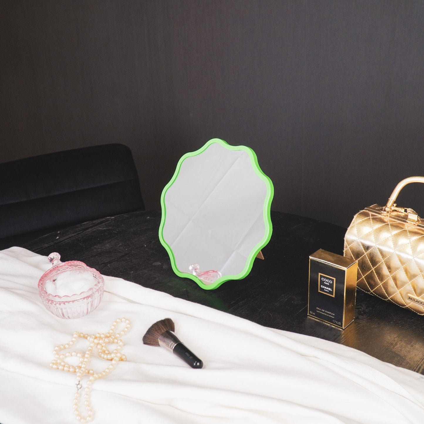 Spiegel - Make up Spiegel- Golvend Rond - Metaal - Fluor Groen - 25x1x25cm