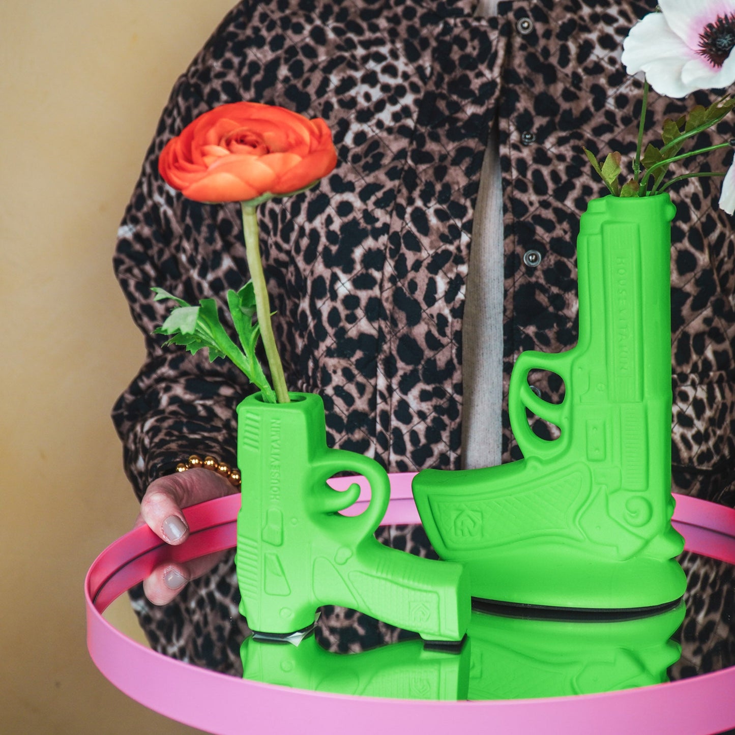 Vaas - Pistool - Keramiek - Fluor Groen - 15x9x23cm
