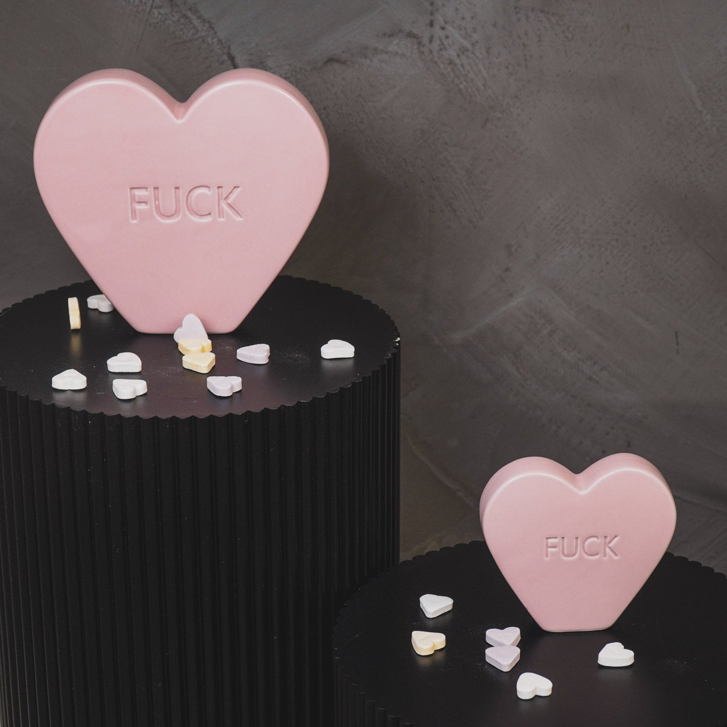 Ornament- Snoephart Sierbeeld 'FUCK'- Keramiek- Licht Roze- 20x4x18,5cm