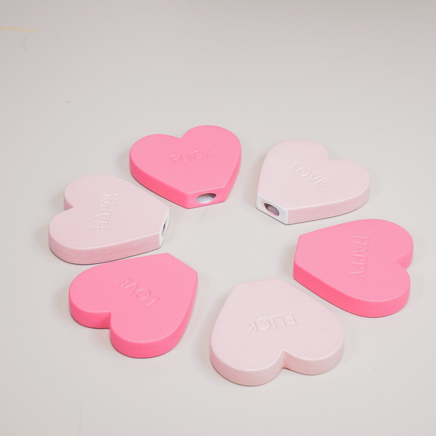 Ornament- Snoephart Beeld 'HAPPY'- Keramiek- Licht Roze- 20x4x18,5cm