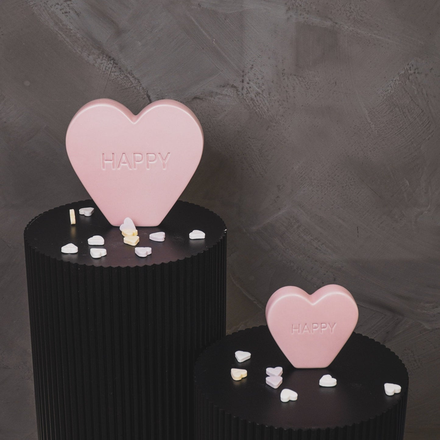 Ornament- Snoephart Beeldje 'HAPPY'- Keramiek- Licht Roze- 13x4x11,5cm
