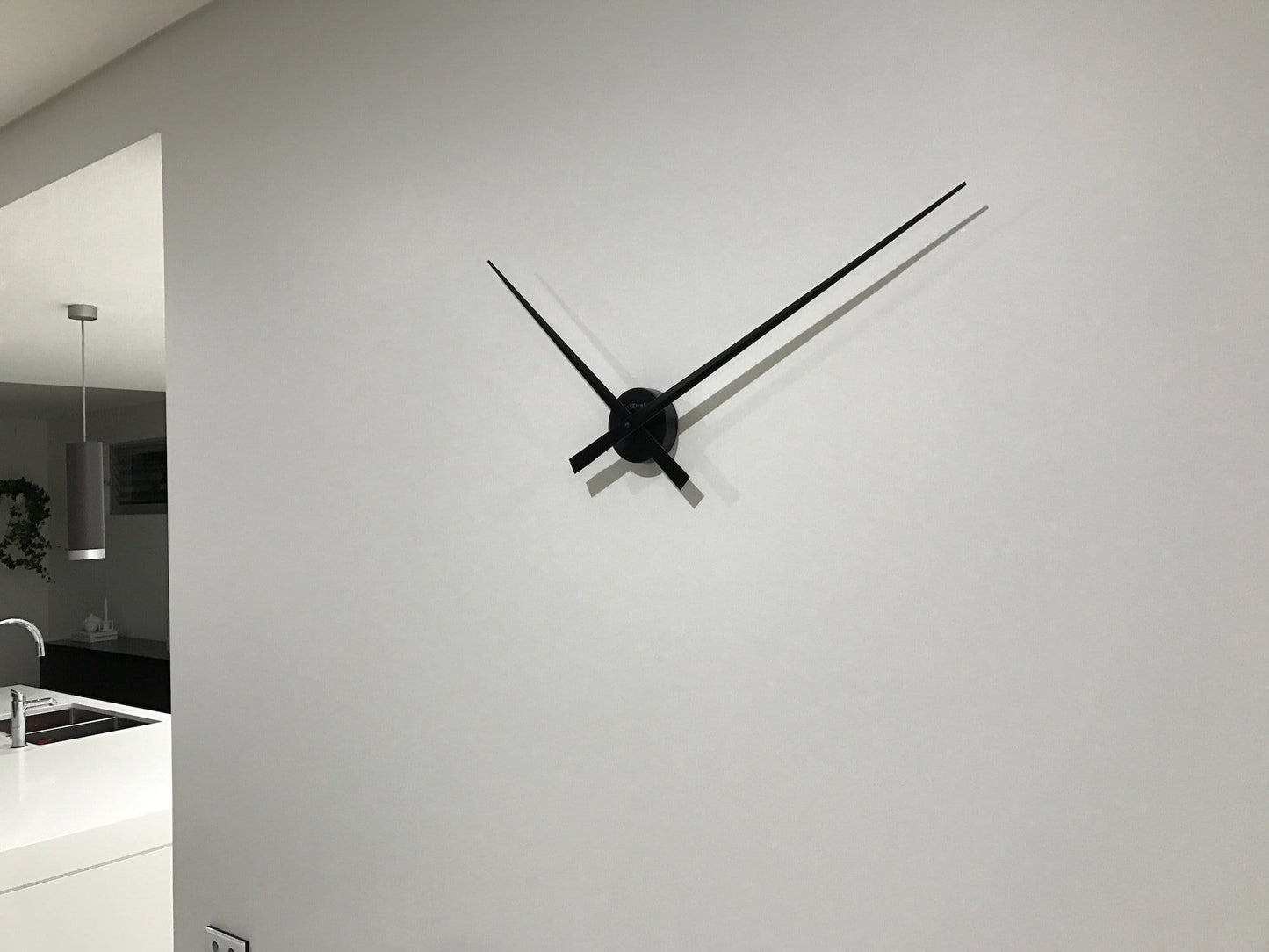 Large wall clock - 85 cm - Aluminum - 'Hands'