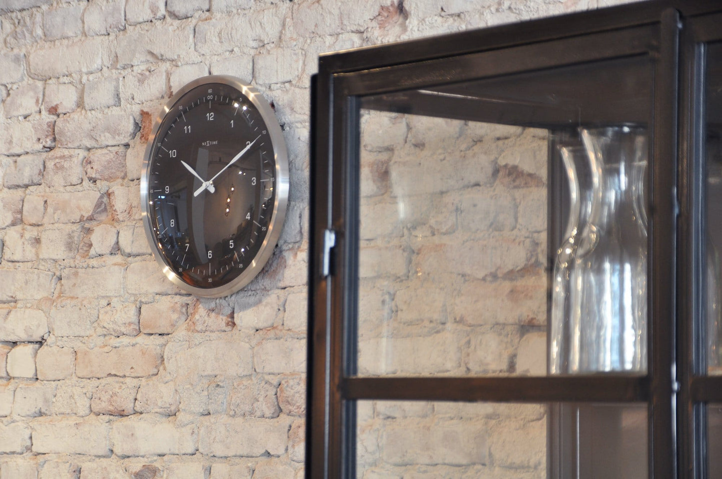 Wall clock- 33 cm - Metal - Dome Shaped Glass- '60 Minutes'