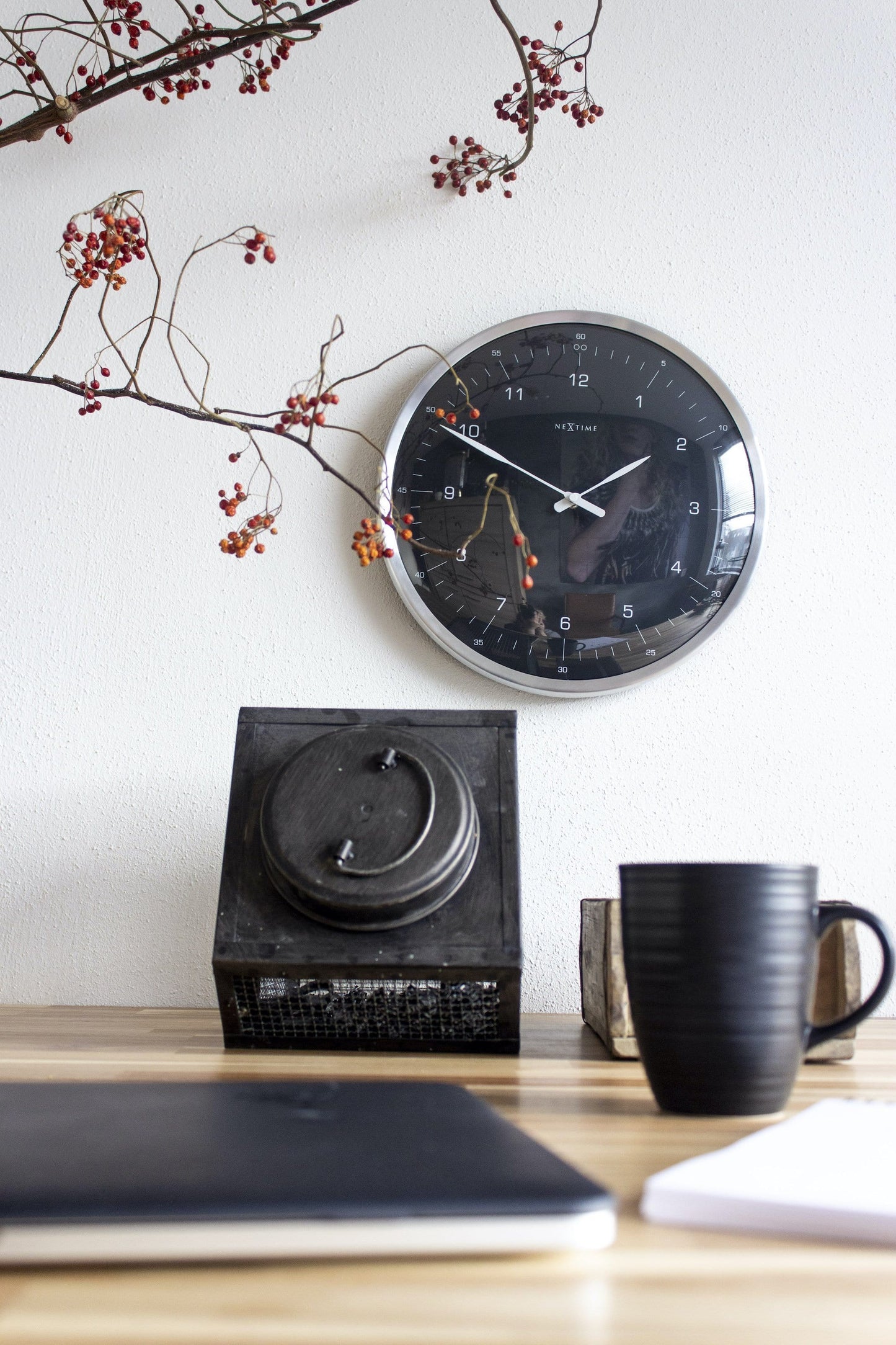Wall clock- 33 cm - Metal - Dome Shaped Glass- '60 Minutes'