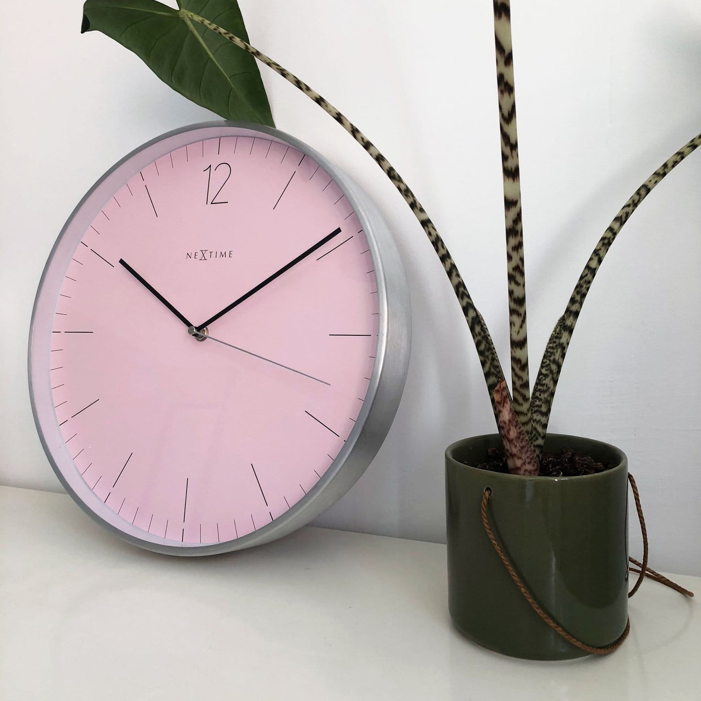 Wall clock - 34 cm - Glass / Metal - Elegant 'Essential Silver'