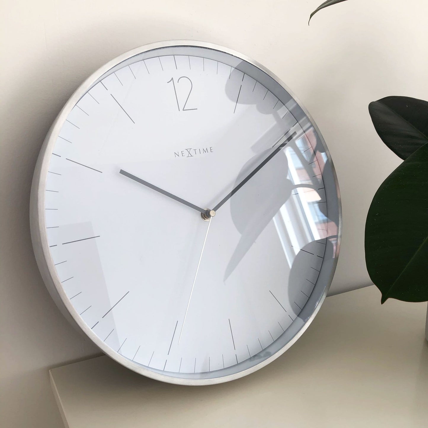 Wall clock - 34 cm - Glass / Metal - Elegant 'Essential Silver'