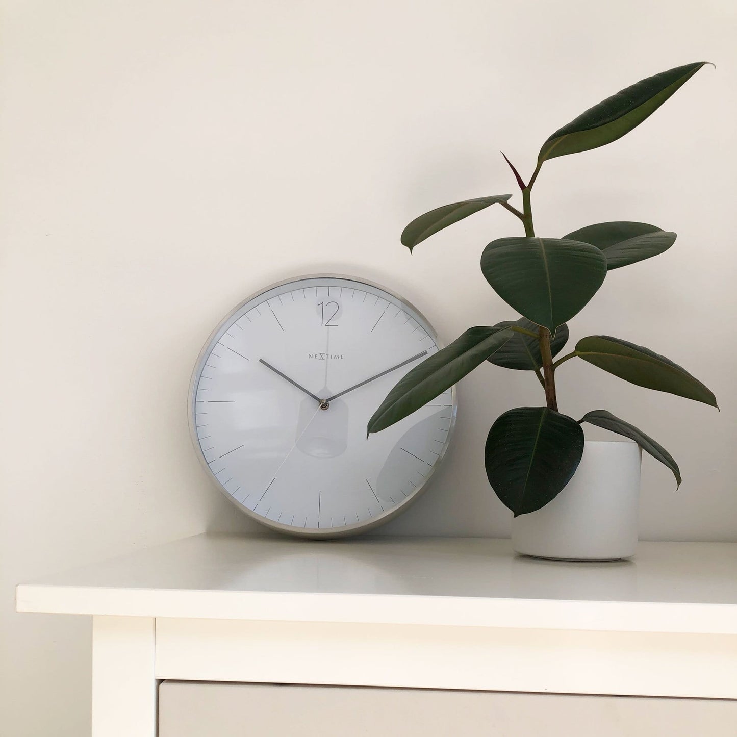 Wall clock - 34 cm - Glass / Metal - Elegant 'Essential Silver'