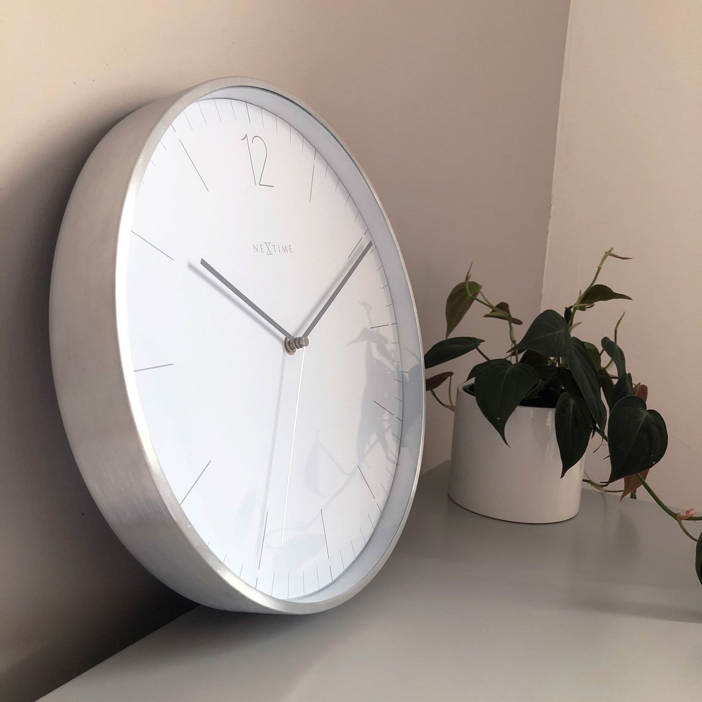 Wall clock - 34 cm - Glass / Metal - Elegant 'Essential Silver'