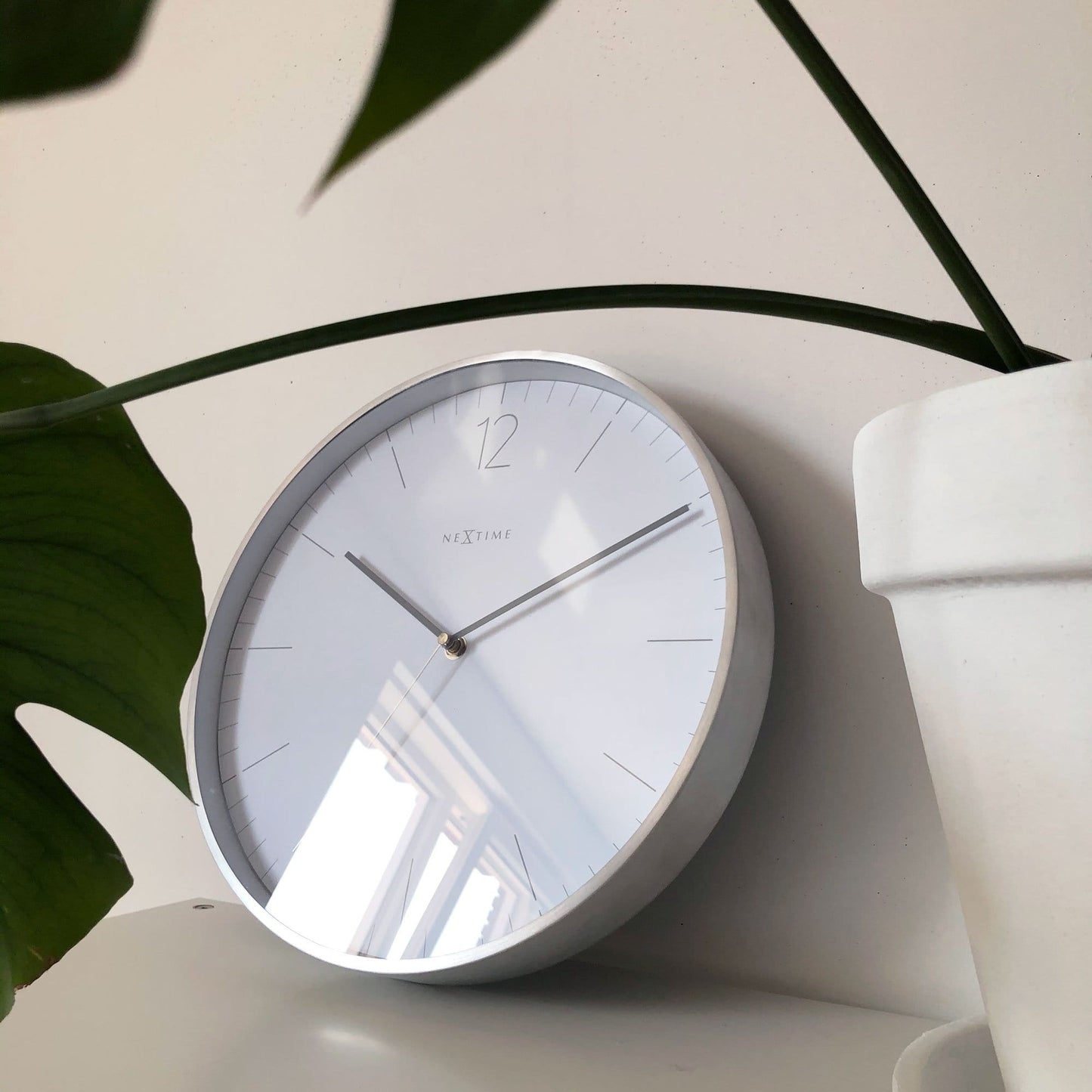 Wall clock - 34 cm - Glass / Metal - Elegant 'Essential Silver'