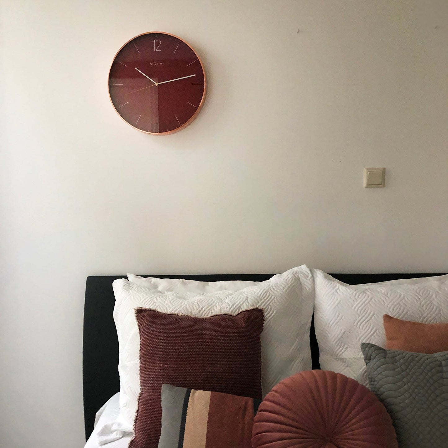 Large Wall Clock - Red - Silent - 40cm - Metal/Glass -Essential XXL