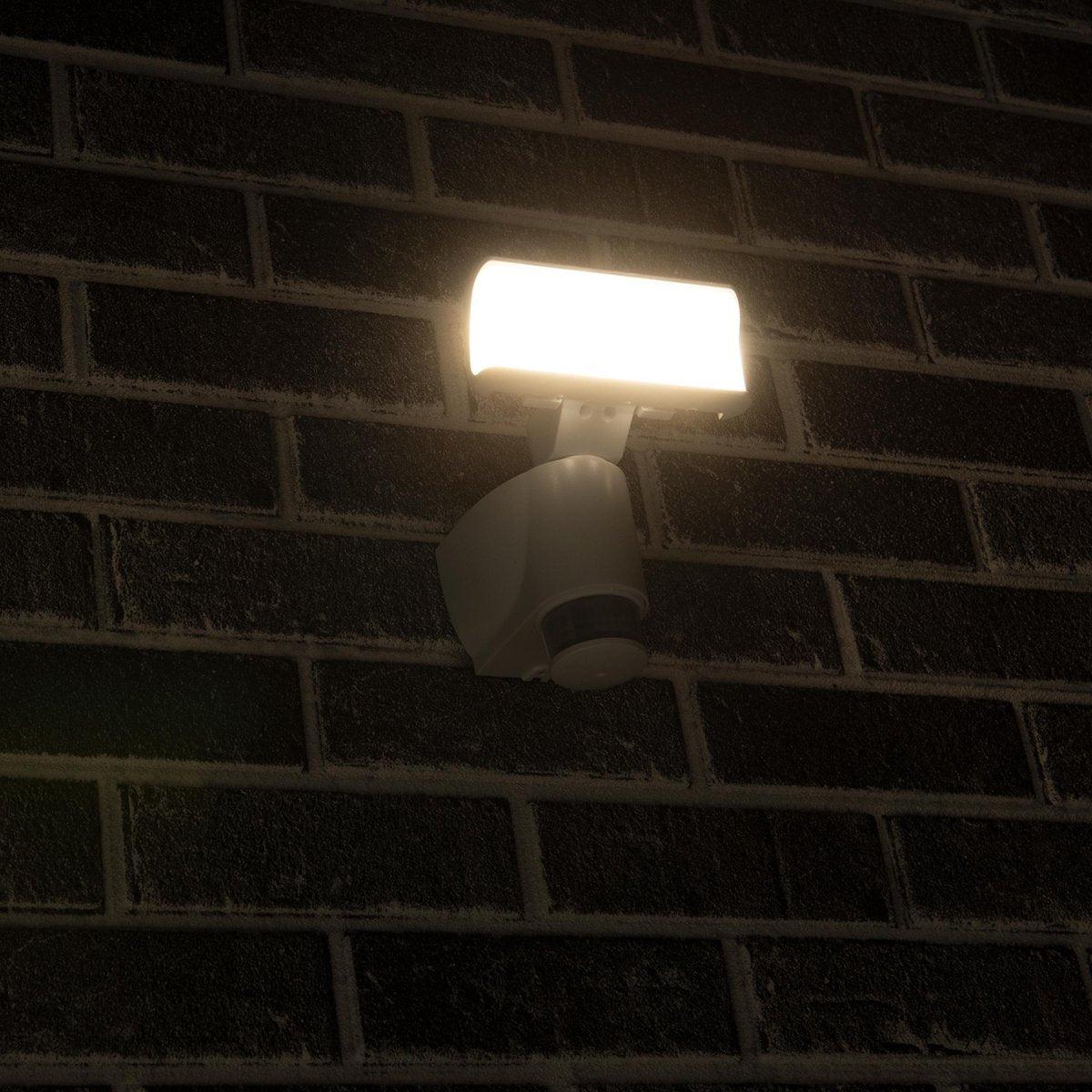 LED Buitenlamp met bewegingssensor - Licht volgt beweging - Kantelbaar - IP44 - Wit