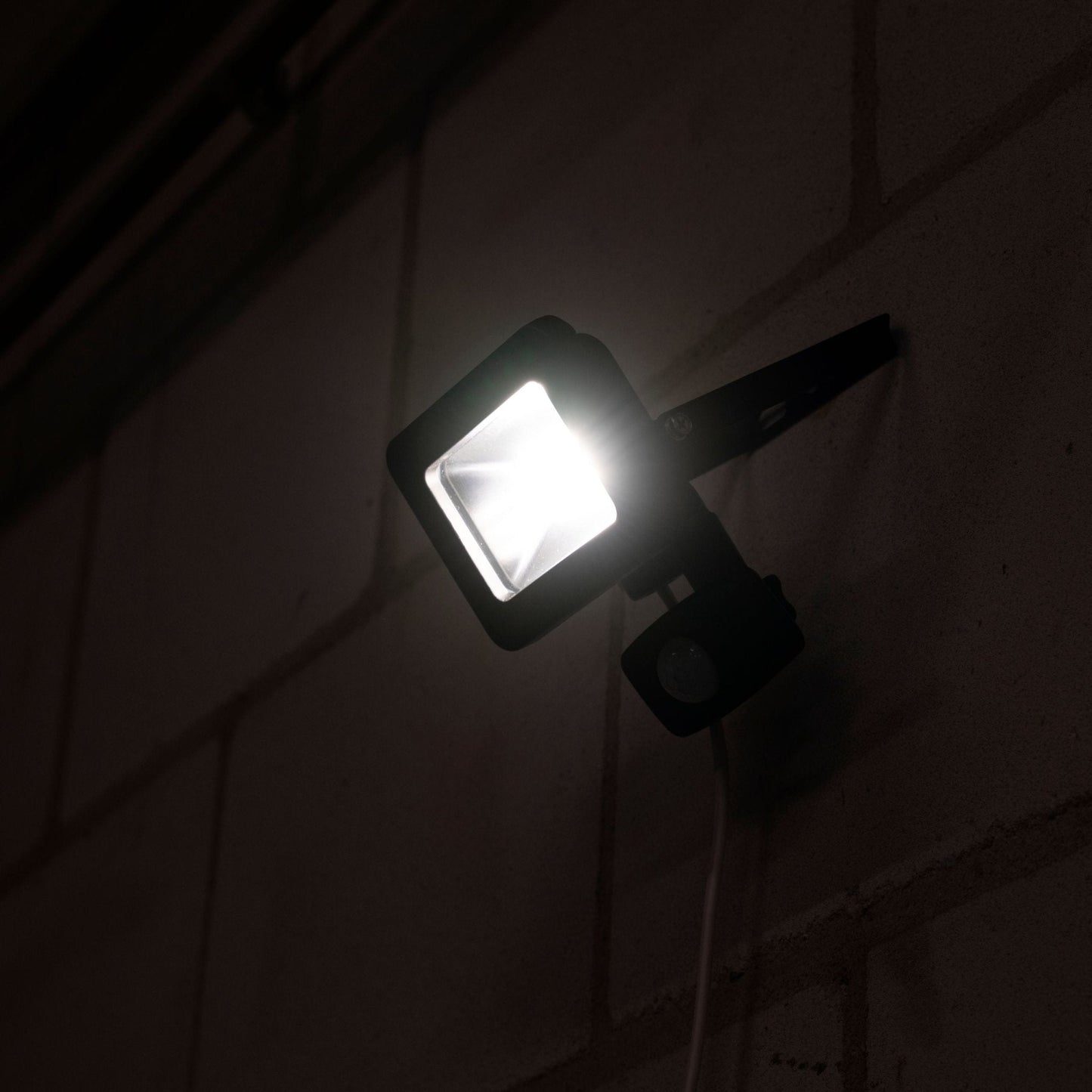 LED's Light Floodlight 1100 - Met licht- en bewegingssensor - Binnen & Buiten - 10W - Zwart