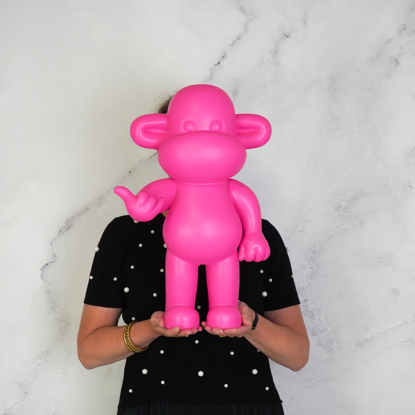 Ornament - Hang loose Aap Beeld 'The Legend'  - Polyresin - Roze - 33x21x50cm
