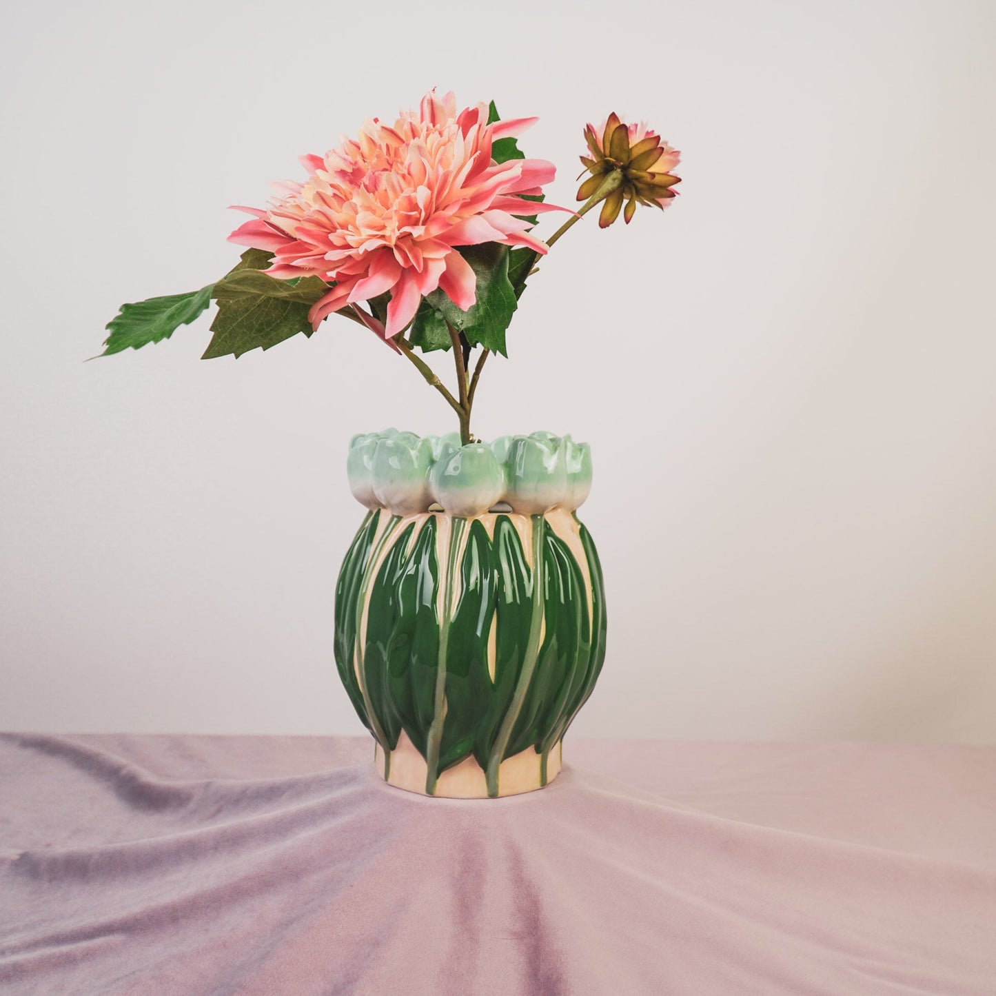 Vaas- Bloemen Vaas met Tulpen -Dolomiet - Mint/ Groen- 14x14x18cm