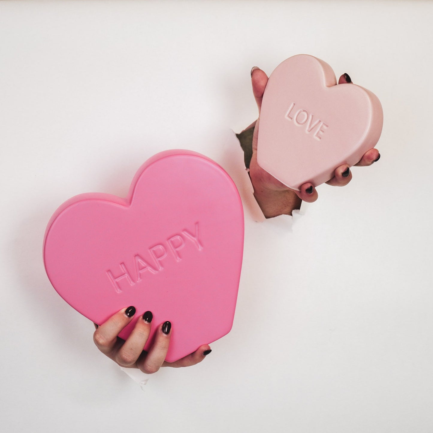 Ornament- Snoephart Beeld 'HAPPY'- Keramiek- Fluor Roze- 20x4x18,5cm
