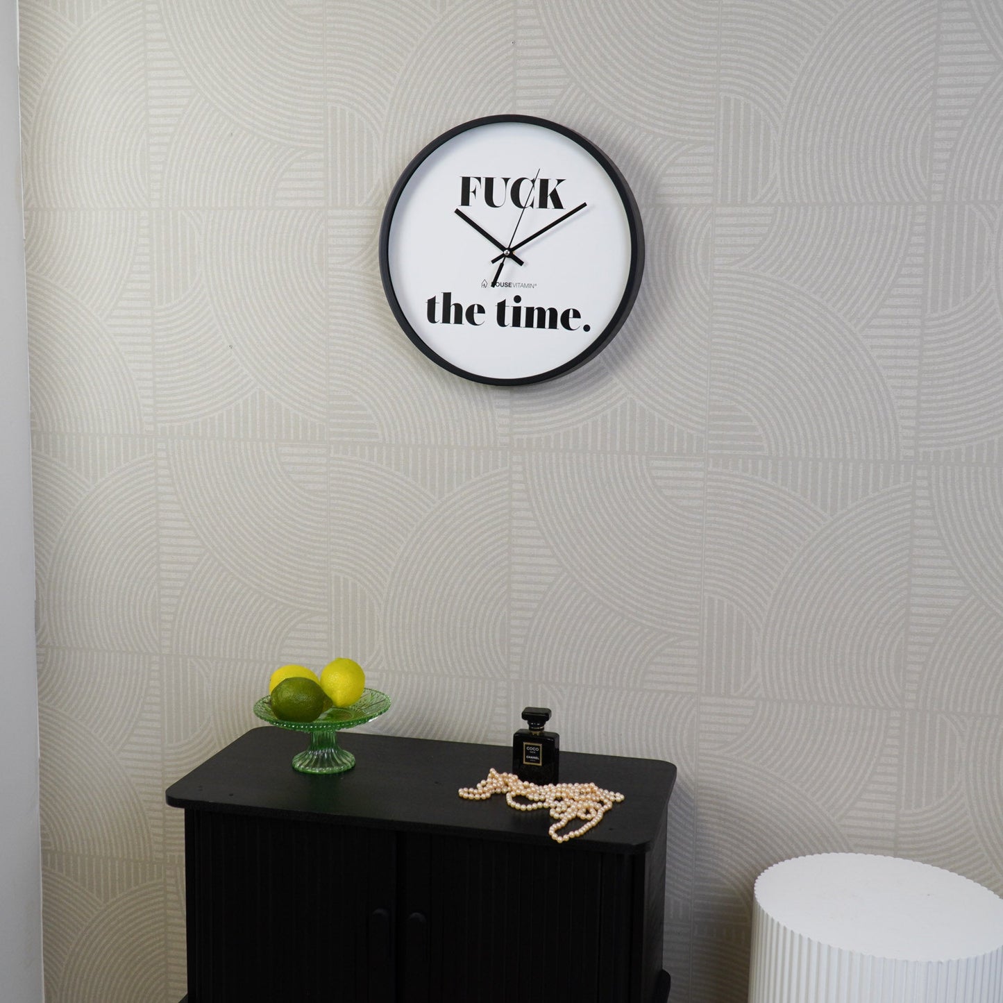 Klok - Wandklok - 'FUCK the time' - Zwart/Wit - 34x34x4 cm