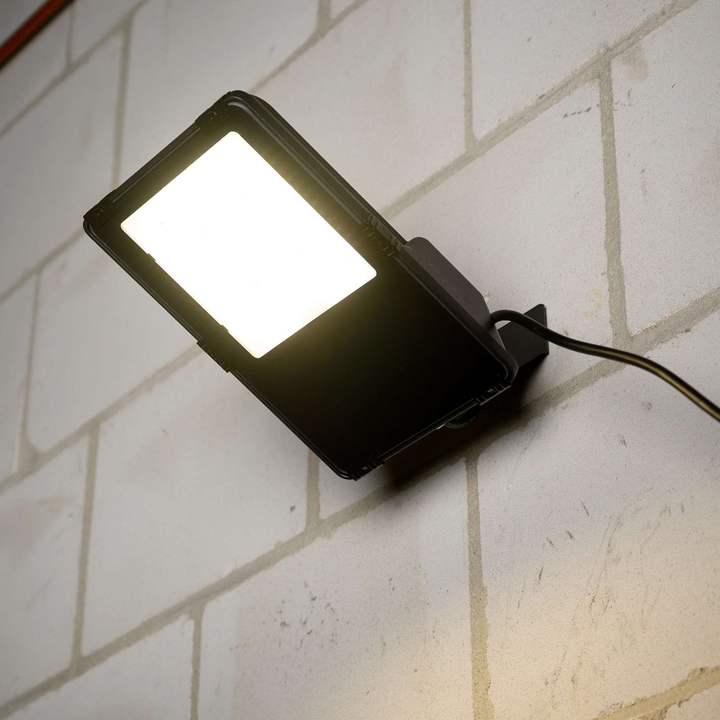 Premium LED Floodlight 30W - Levensduur van 30 jaar - IP66 Waterdicht - 4650 lm