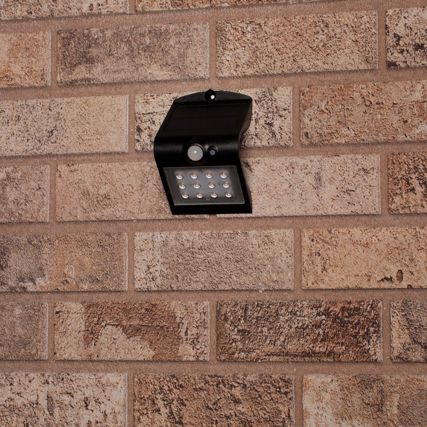 LED's Light Solar LED Buitenlamp met Bewegingssensor 220 - 3 lichtstanden - Automatisch aan/uit - Zwart